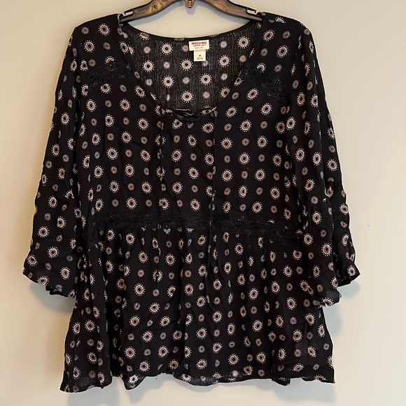 Mossimo Black and Tan Floral Tunic w/ Lace Panels - Picture 1 of 7